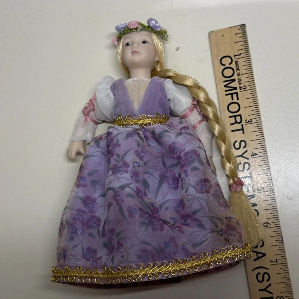 Avon Doll Rapunzel Fairy Tale Doll Collection 7.5 In tall Porcelain Vintage 1986